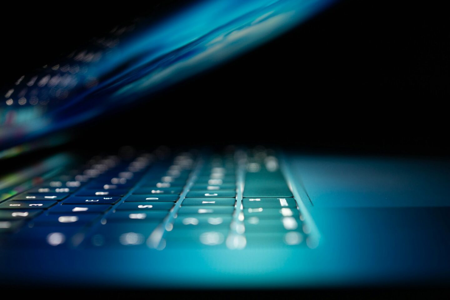 Cyberprzestępcy zmieniają taktykę. Sztuczna inteligencja stała się ich nowym narzędziem