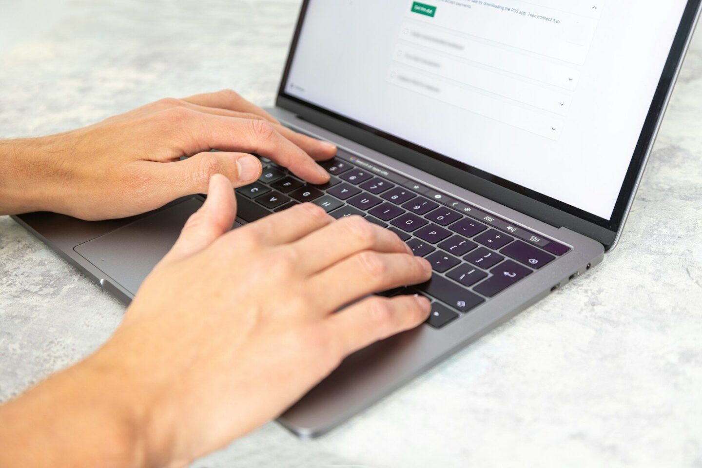 Najtańszy copywriter bywa najdroższy. Jak seryjne treści obniżają wartość marki i widoczność w sieci?