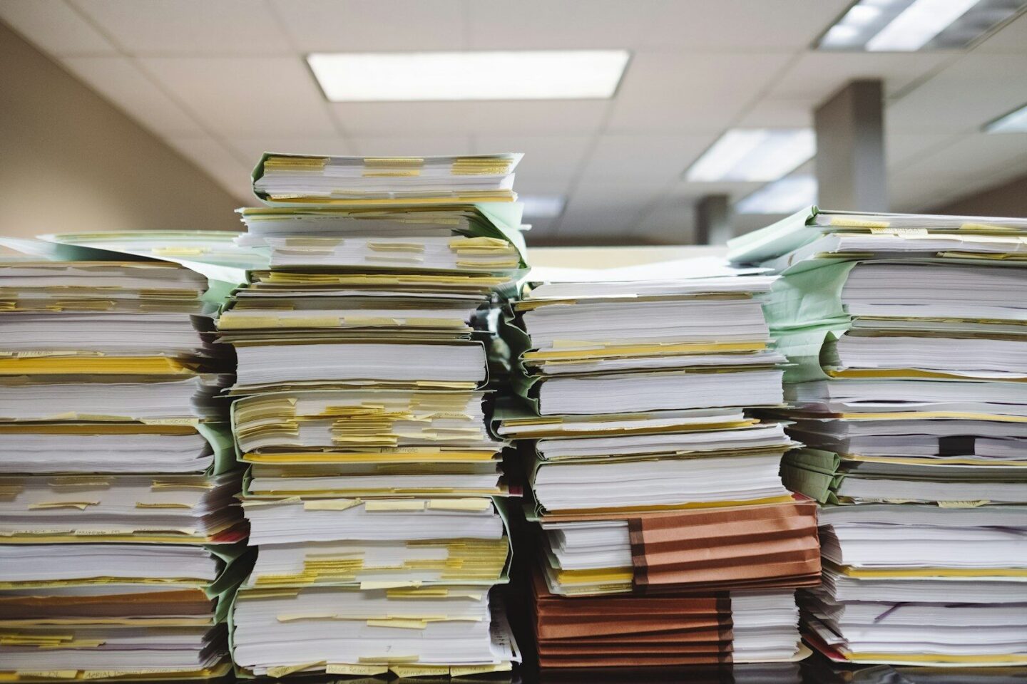 Jak ograniczyć chaos w dokumentach, mailach i wersjach plików dzięki wsparciu zewnętrznego partnera?